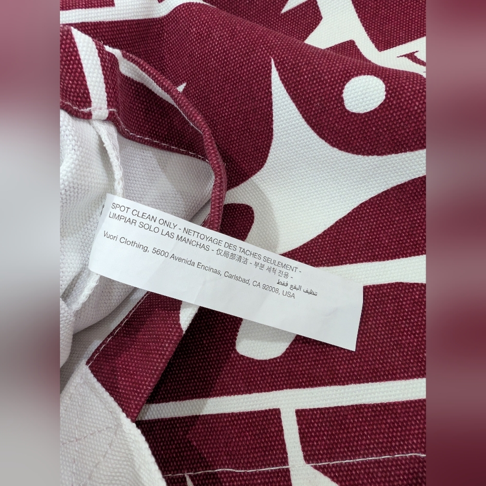 Vuori limited-edition Holiday 2025 tote - Picture 7 of 7